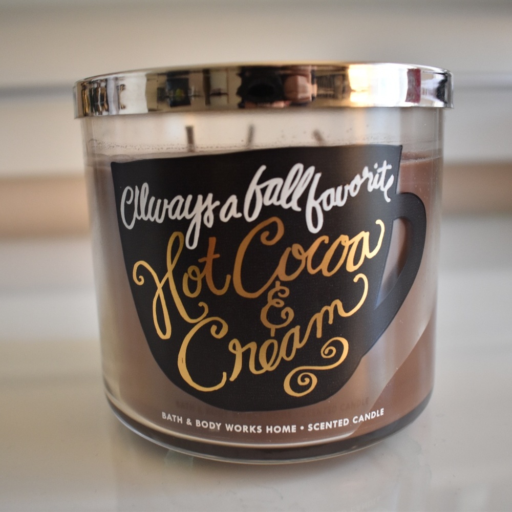 Bath & Body Works Candle - Hot Coco & Cream